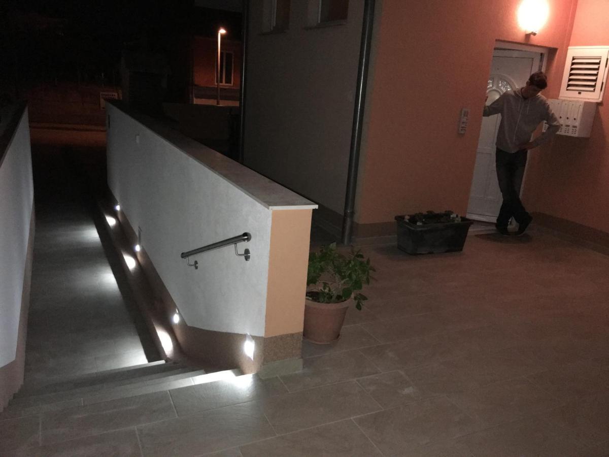 Apartments Mamut Trogir Exterior foto